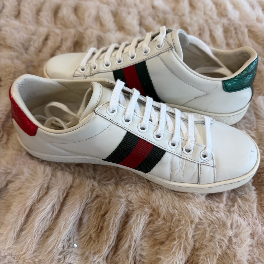Women's Gucci Ace sneaker with bee
Size 36 US 6 - Picture 3 of 12